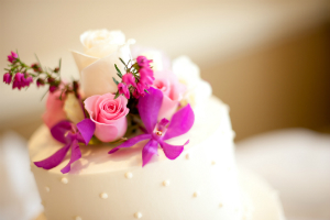 white wedding cake white wedding cake