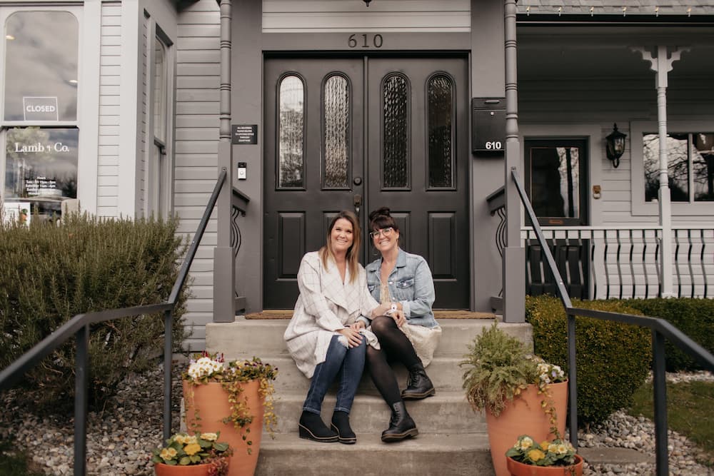 Leslie & Lyndsay of HGTV's Unsellable Houses