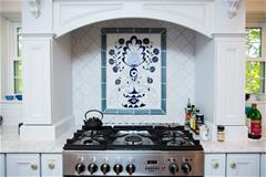 104 White and blue kitchen tile
