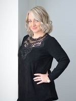 leighannapheadshotsmall SM leighannapheadshotsmall SM