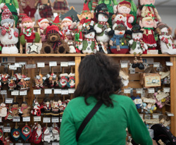 holiday gifts shopper